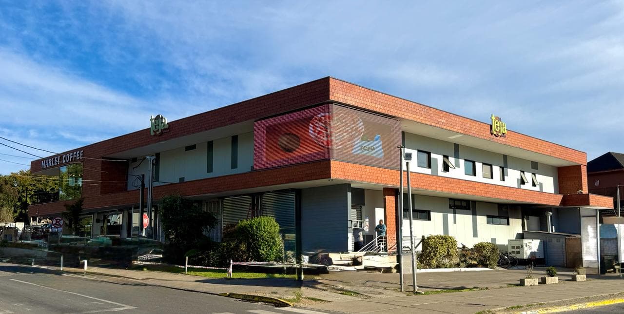 Pantalla digital anamórfica Teja Market